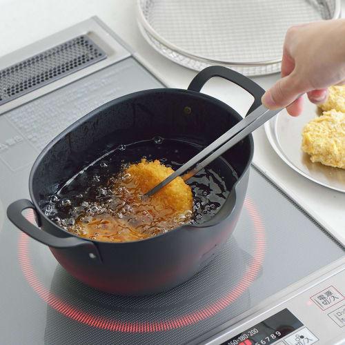 Yoshikawa Aikata Jernfrityrkoker, Oval, Induksjons- og Gasskompatibel, Tsubame-Sanjo, med Praktisk Hellekant, PD3023