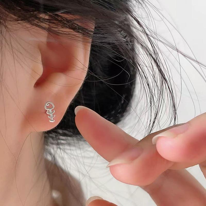 Raising Ear Holes, Small Stud Earrings for Women, Simple, Sweet, Small and Fresh Earrings, Niche Design, Versatile Earrings