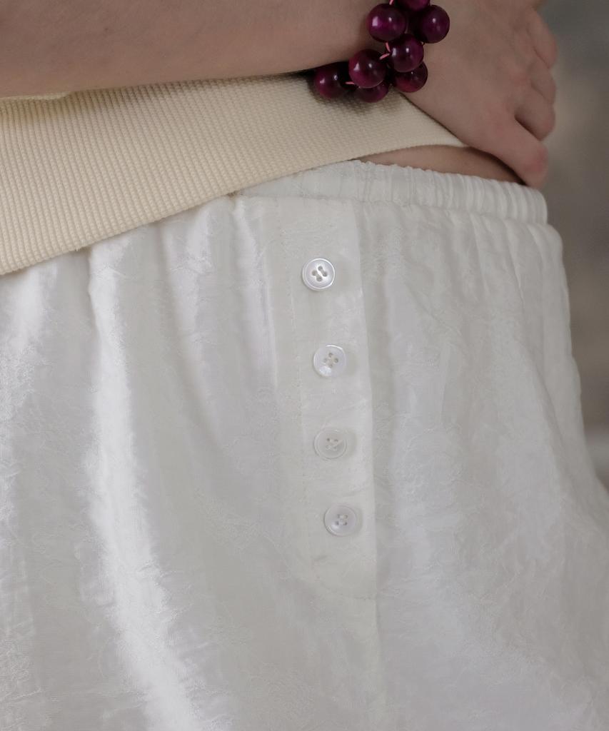 Toabe Lace Overlay Mini Skirt (Cream Ivory)