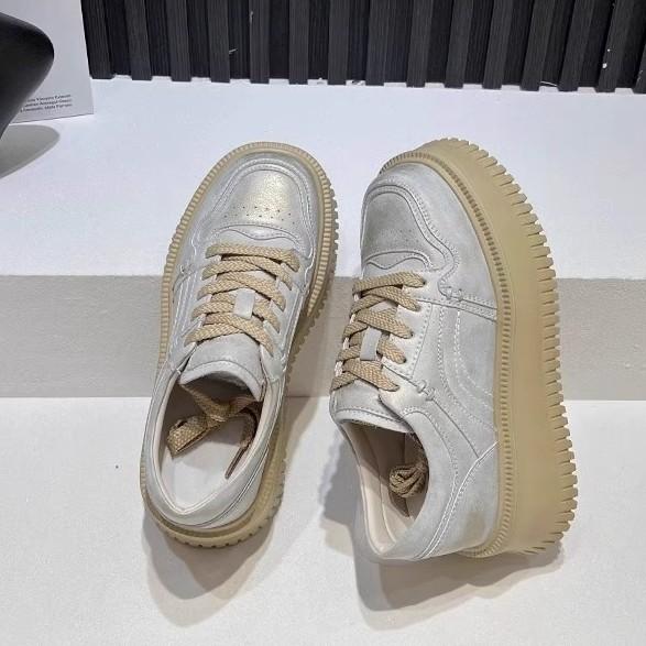 Popular literary and artistic spring little white shoes Korean version of muffin bottom student board shoes 2025 new trendy small sports shoes