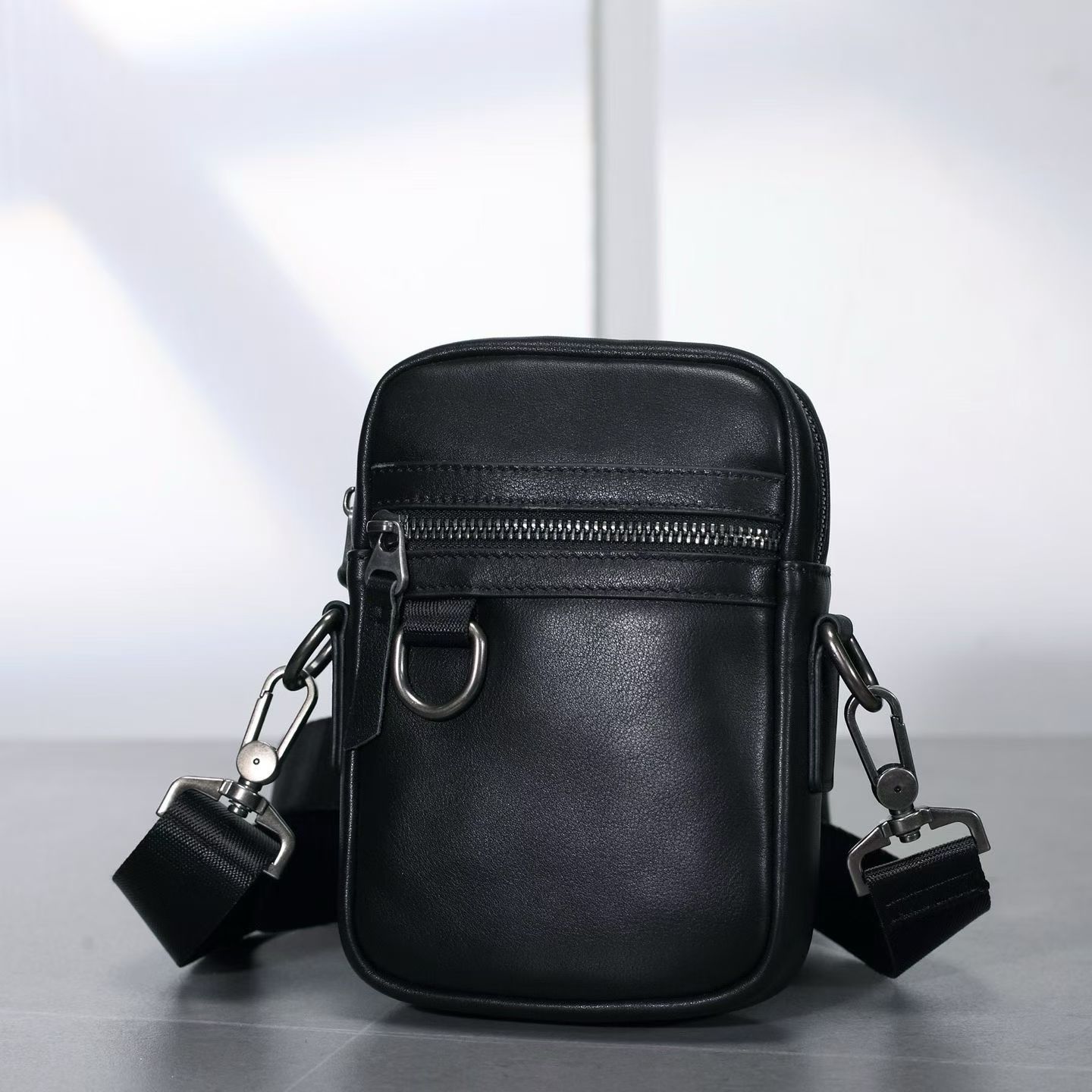 

Genuine Leather Small and Portable Mobile Phone Bag, Multi-functional Sports and Casual Single Shoulder Bag, Crossbody Bag чёрный