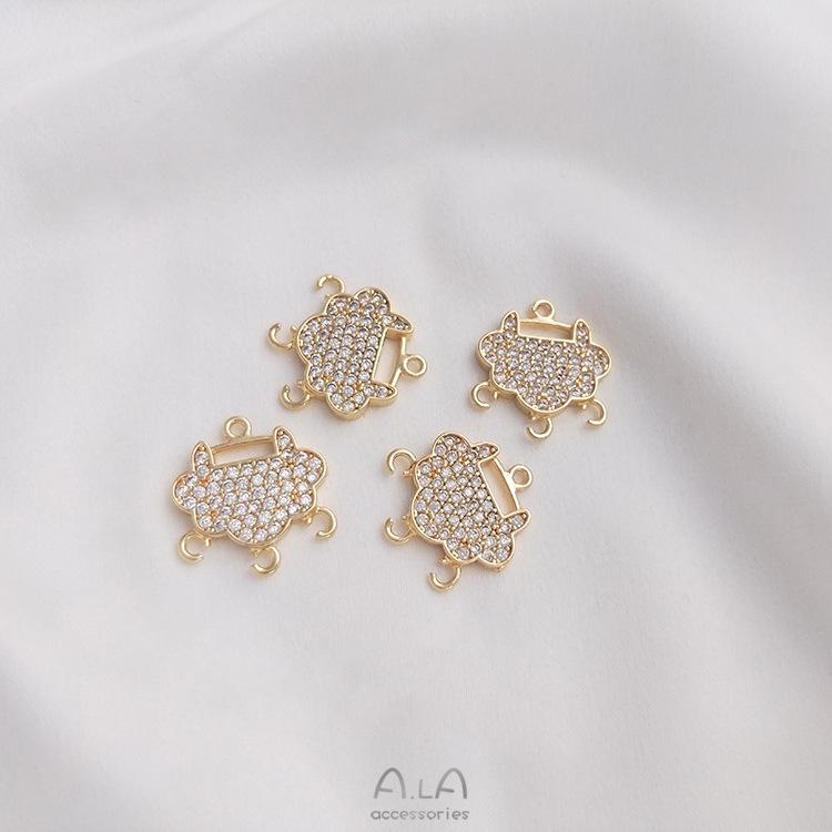 

Подвеска-трио из циркония и золота 14 карат, в виде замка мира Жуи с кисточкой