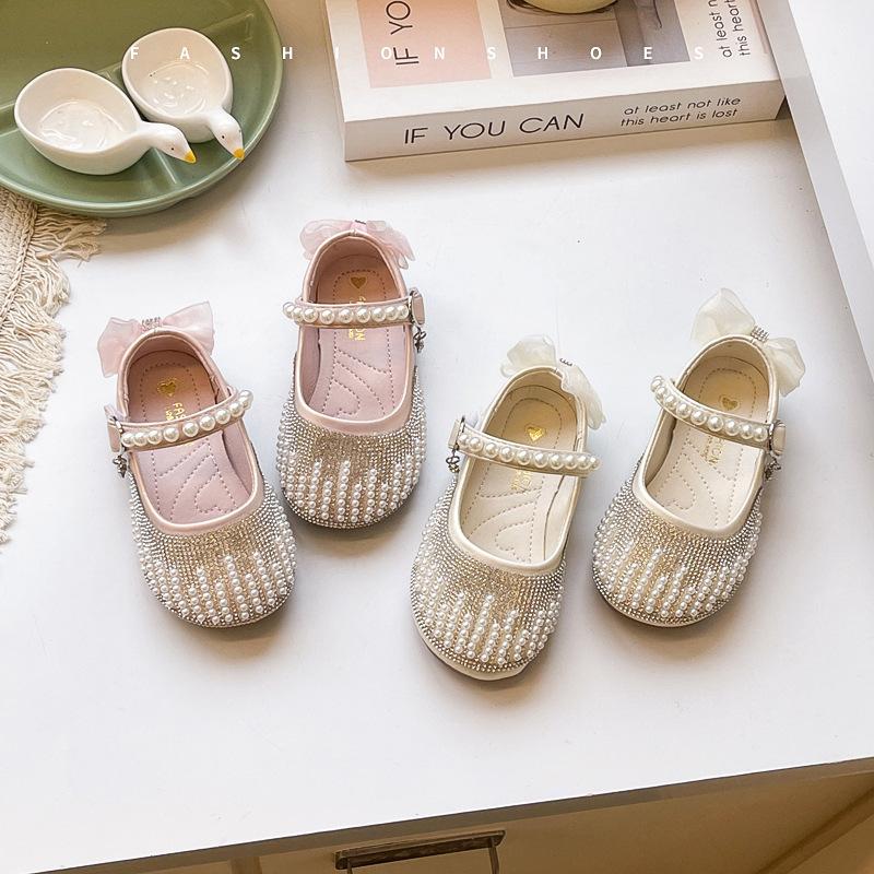 Ins Kinderschuhe aus kleinem Leder mit Röcken 2025 Frühling neue koreanische Version von Mädchen weichsohlige Prinzessin Schuhe glänzende Kristallschuhe