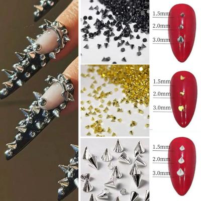 Nail art – Strass e decorazioni per unghie