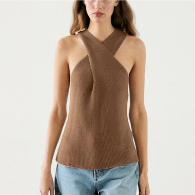 The New Women's Wear Is Elegant and Stylis Featuring A Sleevelessdrawstring Knitted Sweater and A Vest