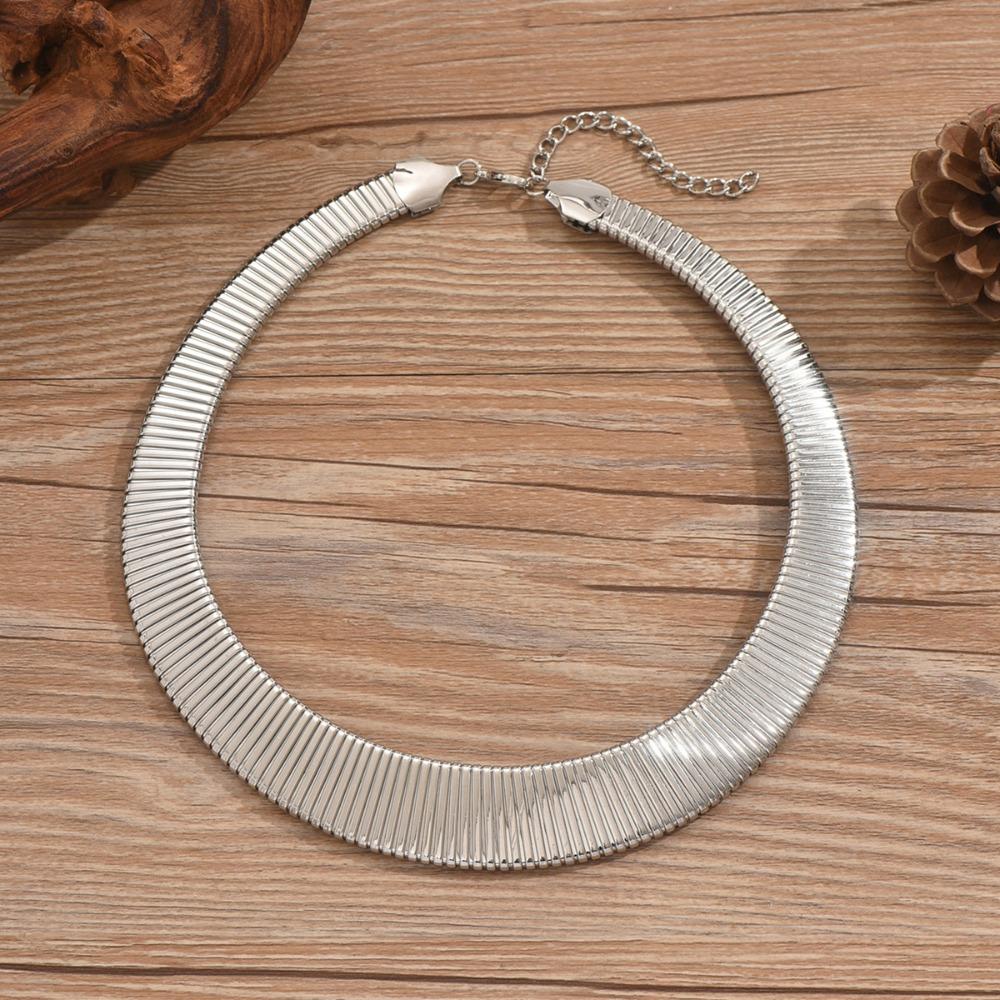 Exaggerated Personality Geometry Gold Color Striped Metal Wide Plain Circle Necklace for Women Hip-hop Fashion Chokers Jewelry