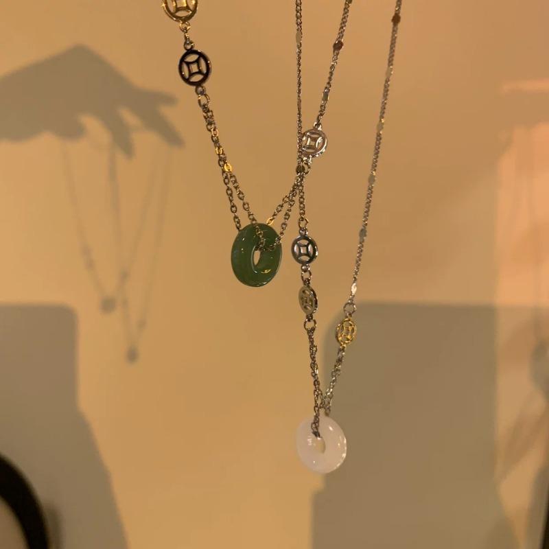 Wind, jade safety buckle necklace 2026 new women's niche design clavicle chain neck chain