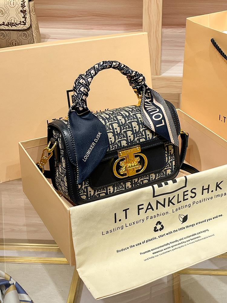 New Trendy Leather Fashionable Single Shoulder Small Square Bag with Simple Texture and Diagonal Cross Handbag