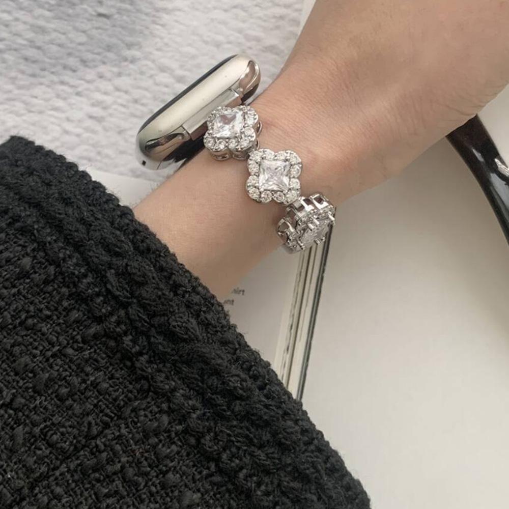 Four Leaf Clover Strap for Apple Watch Series 10 42mm/9 8 7 41mm/SE (2023) SE (2022) SE 6 5 4 40mm/3 2 1 38mm Zinc Alloy Band