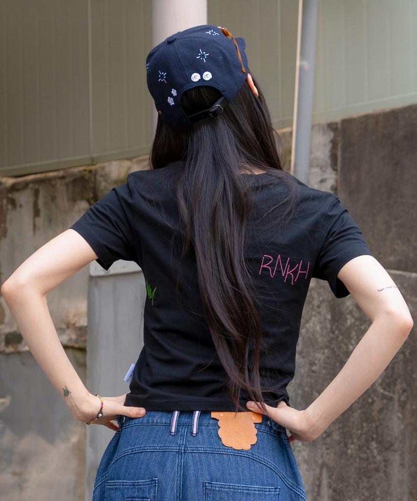 RuNaKi'Hu' Wxt076 Kinoko House Applique T-Shirt (Black)