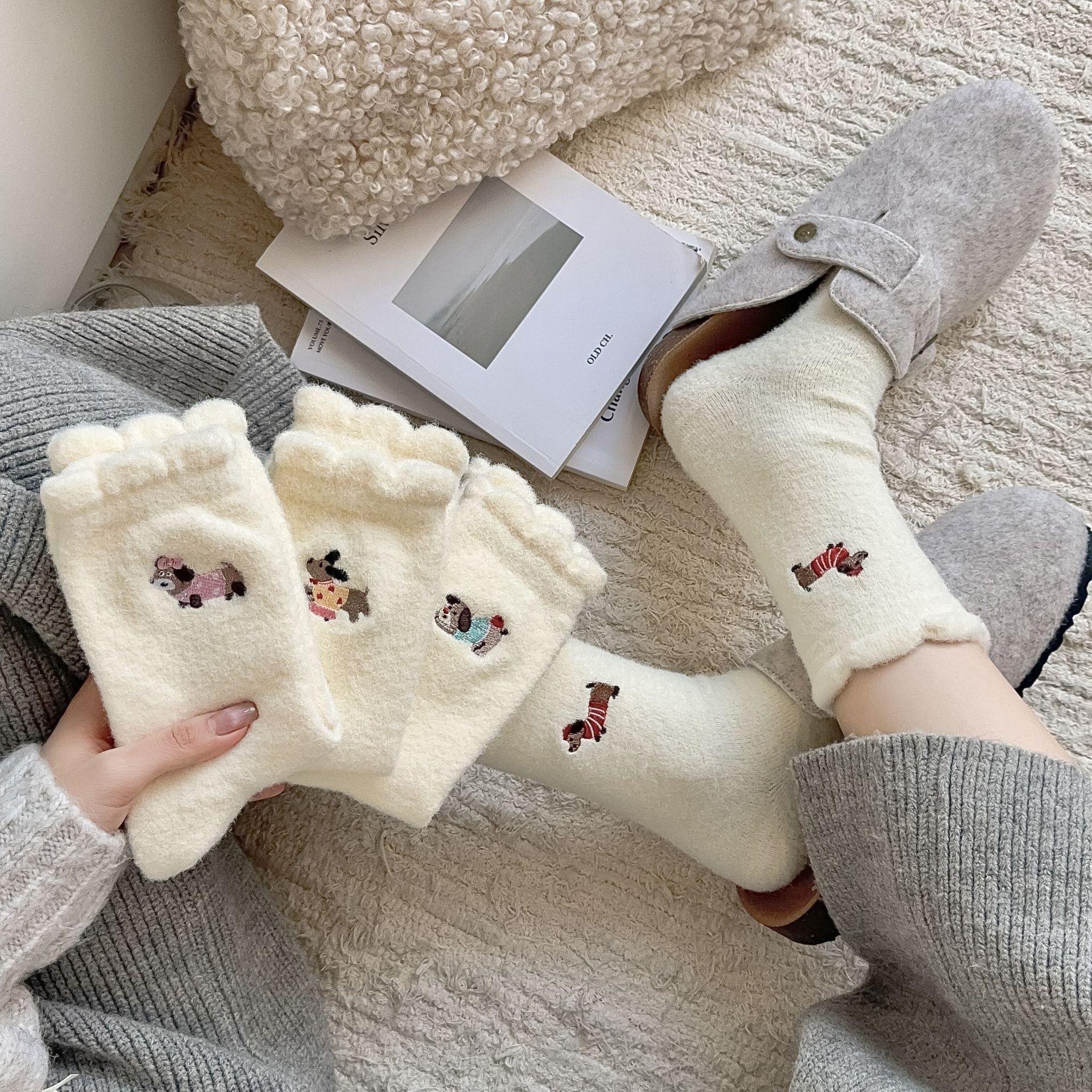 

Cute And Playful Women s Mid-Calf Socks Fall & Winter Fleece-Lined Thickened Warm Socks Cartoon Plush Long Socks One Size білий