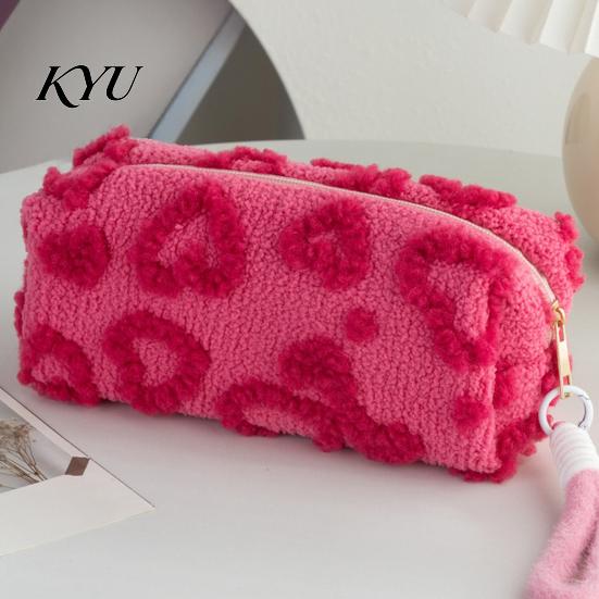 Study Essentials Bag Plush Love Heart Pencil Case, Large Capacity Stationery Organizer Zipper Pouch, Multi-function for School Office Use Supplies