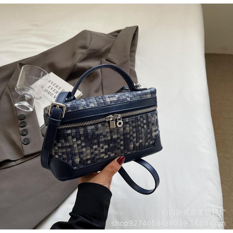 

Summer Popular Contrast Plaid Bag Women s 2025 New Fashion Niche Shoulder Bag Crossbody Mobile Phone Bag Box Bag темно-синий