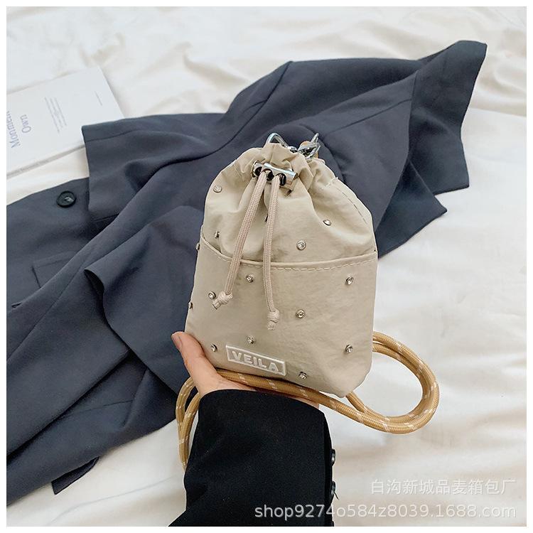 

Nylon cloth casual mini pump belt bucket bag 2025 new outdoor sports messenger bag single shoulder mobile phone bag tide