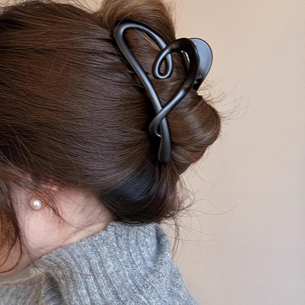 New Large Heart Hair Claws Clips Women Girls Ponytail Holder Plastic Crab Hair Clamp Barrettes Hairpins Hair Accessories Fashion