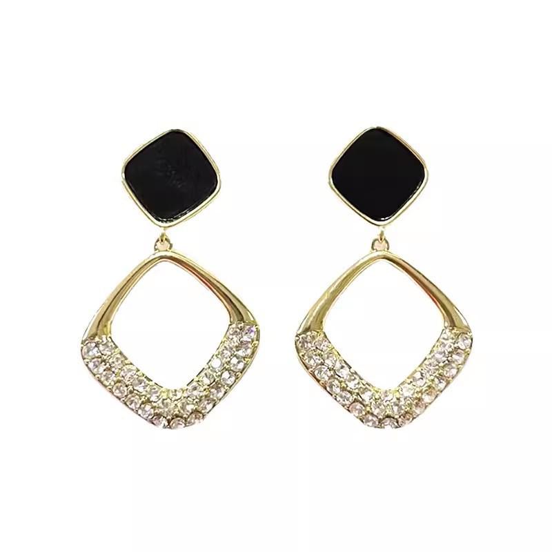 Niche Luxury Diamond Earrings with Elegant Design