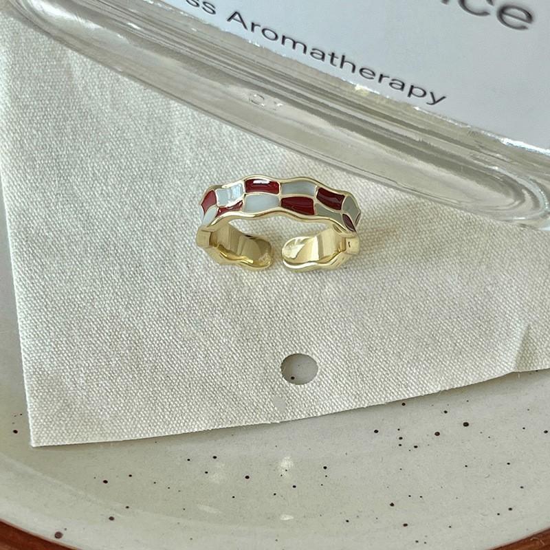 Layer Fashionforward Double Ring With Stunning White Shell Detail And Adjustable Size