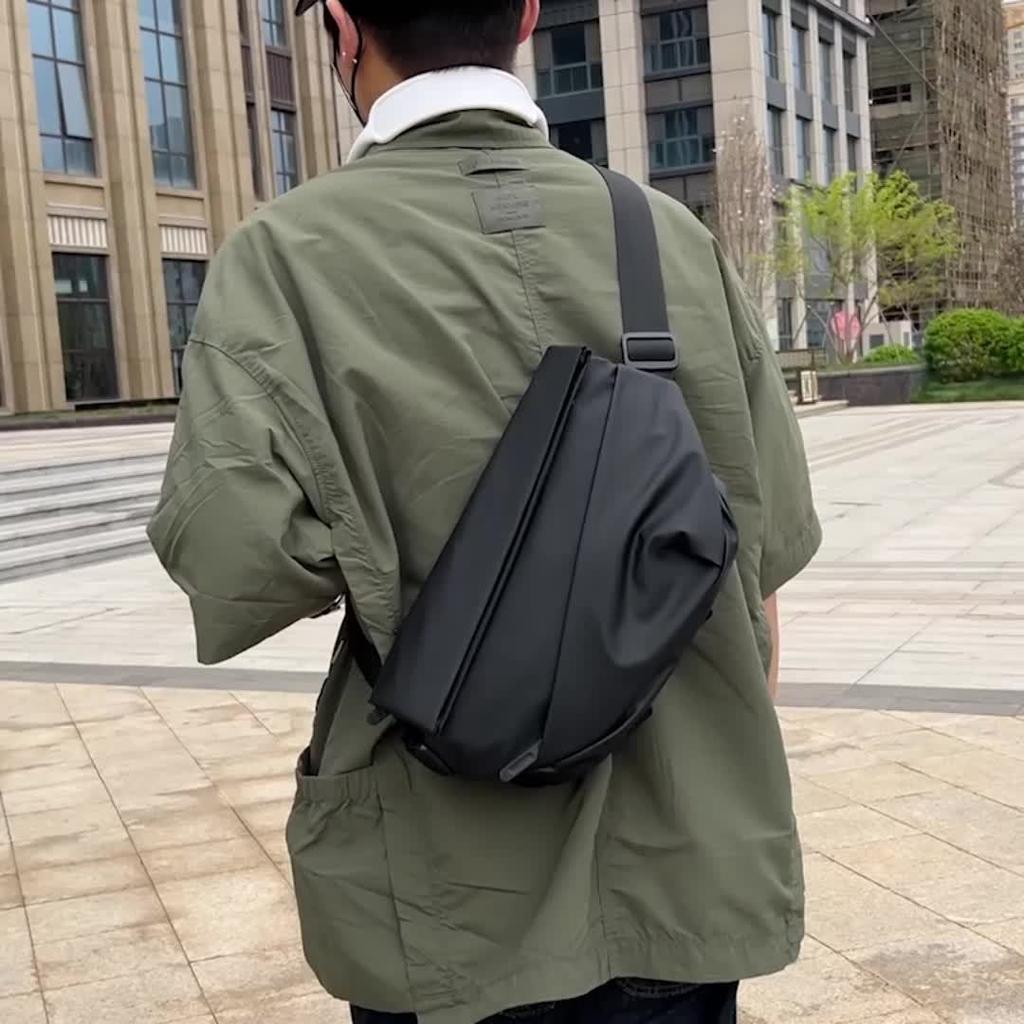 Sporty Crossbody Bag for Men & Women - Adjustable Strap, Magnetic Closure, Multiple Compartments, Sleek Black Design Small Crossbody Bag