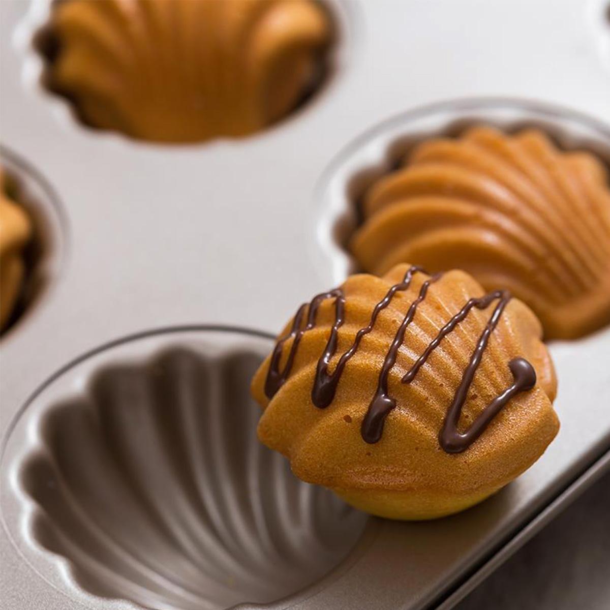 Madeleine Mold Cake Baking Pan 9-Cavity Non-Stick Candy Mold Carbon Steel Cake Mold Madeleine Pan Shell Shaped Baking Mold