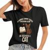 Lesende Dame Baumwoll-T-Shirt, Premium-Baumwoll-Druck, Langlebige und lässige Mode, Ich werde überall Bücher lesen, Mit einer Grafik von Boot, Ziege und Fuchs