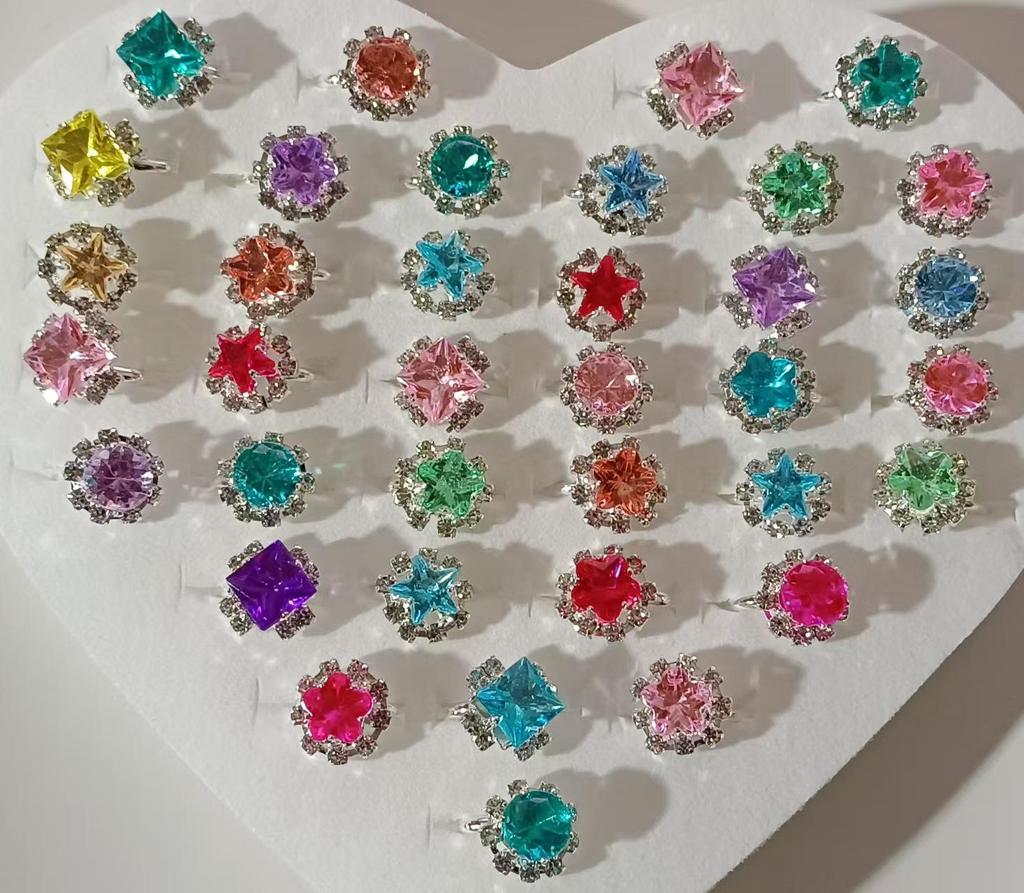 Children's Adjustable Rhinestone Alloy Ring Set In Heart-Shaped Box