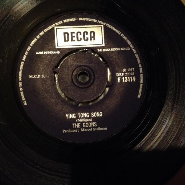 

7inch Record GOONS - Ying Tong Song / I m Walking Backwa F13414 Decca 1973 UK Pop Used