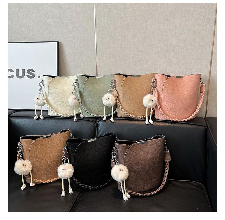 Summer Popular Small Bag Women 2025 New Fashion Versatile Messenger Bag Exquisite Super Fire Portable Bucket Bag