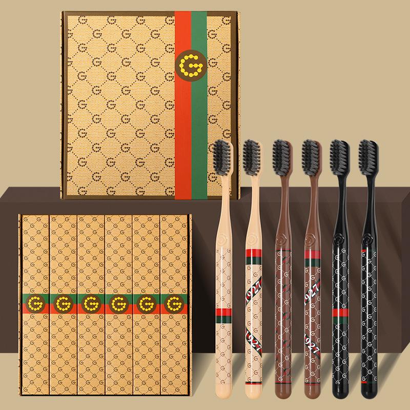 

Подарочный набор из 6 зубных щеток с мягкой щетиной - Роскошный дизайн с широкой головкой для взрослых, пар и студентов