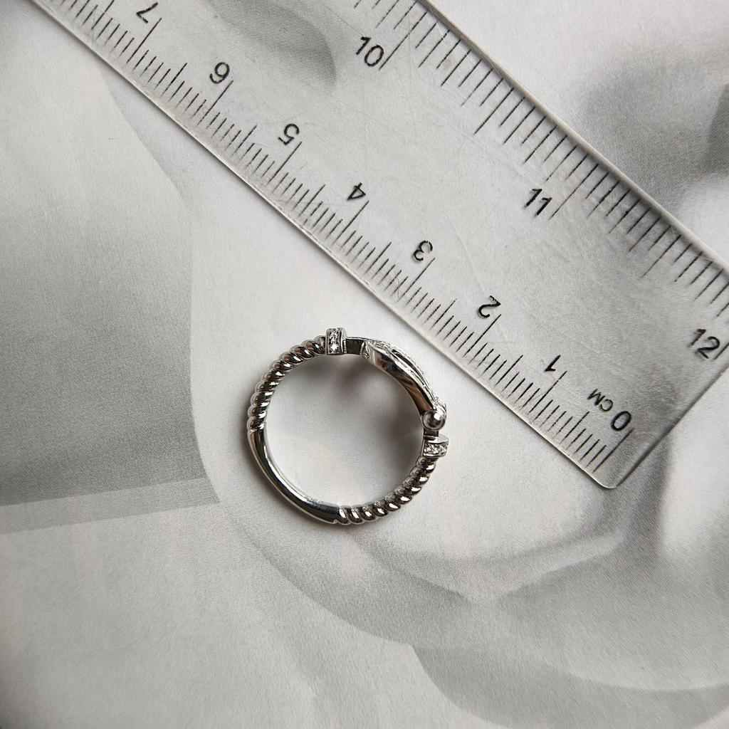 Bague en argent avec des fiancines, poids de l'article 3,1 gr (2184133)