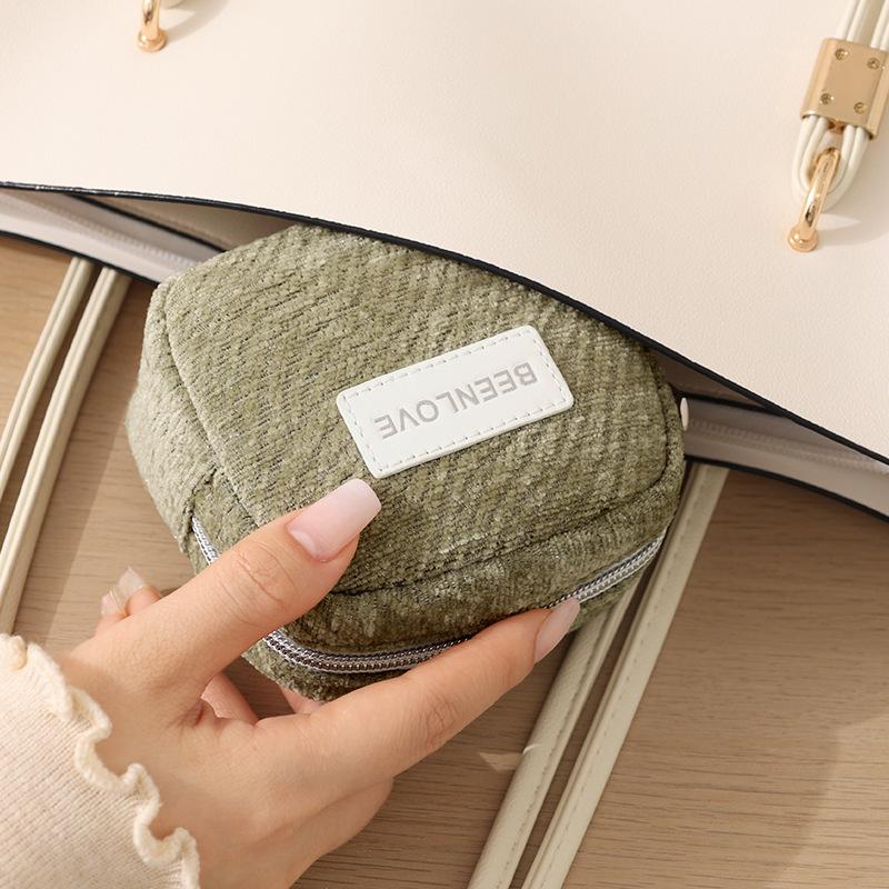 Makeup Bag Flowing Light Square Storage Bag Fashionable Lipstick Bag Portable Travel Cosmetics Storage Bag Sanitary Napkin Storage Bag Clutch Bag