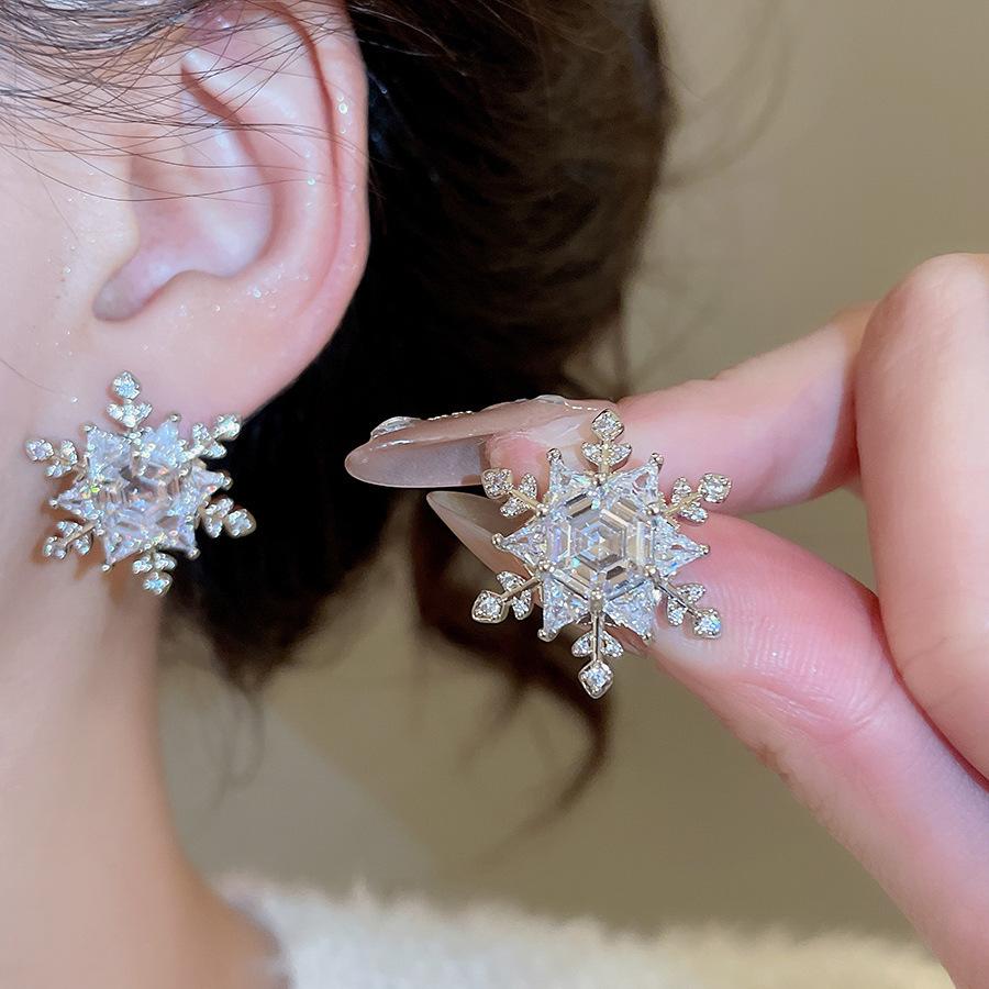 Cold wind super flash zircon snowflake fireworks stud earrings temperament versatile earrings earrings