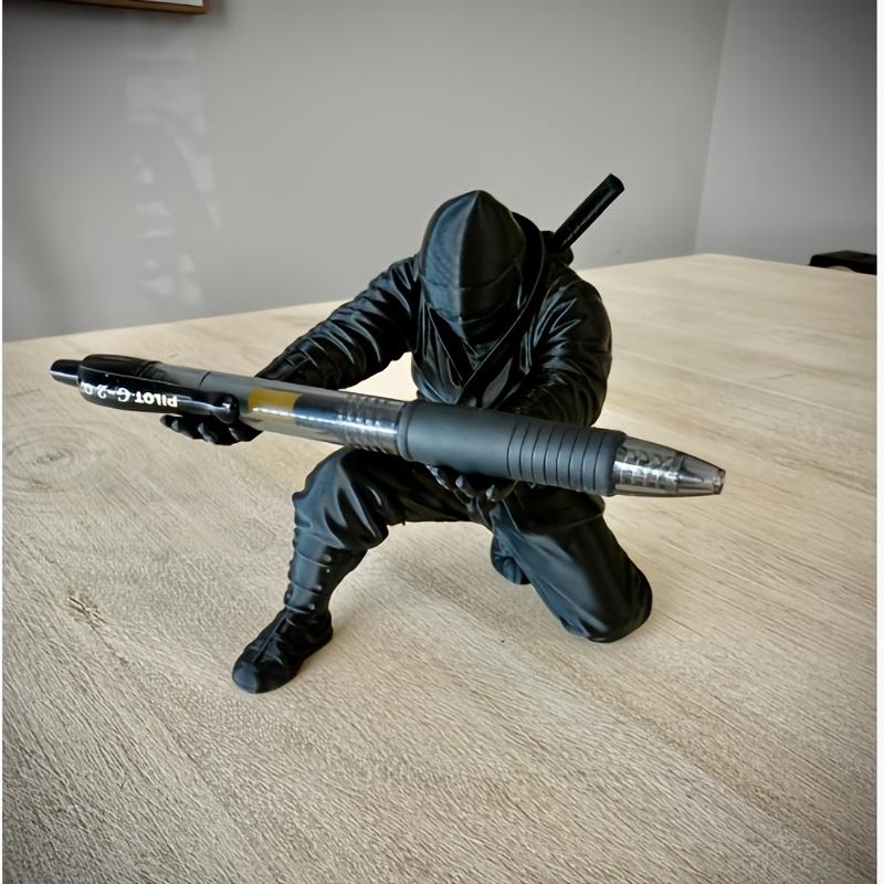 Japan Samurai Pen Holder Creative Anime Endure Stationary Pen Rack Plastic Desk Pencil Organizer Decoratıon Office Supplies Gift