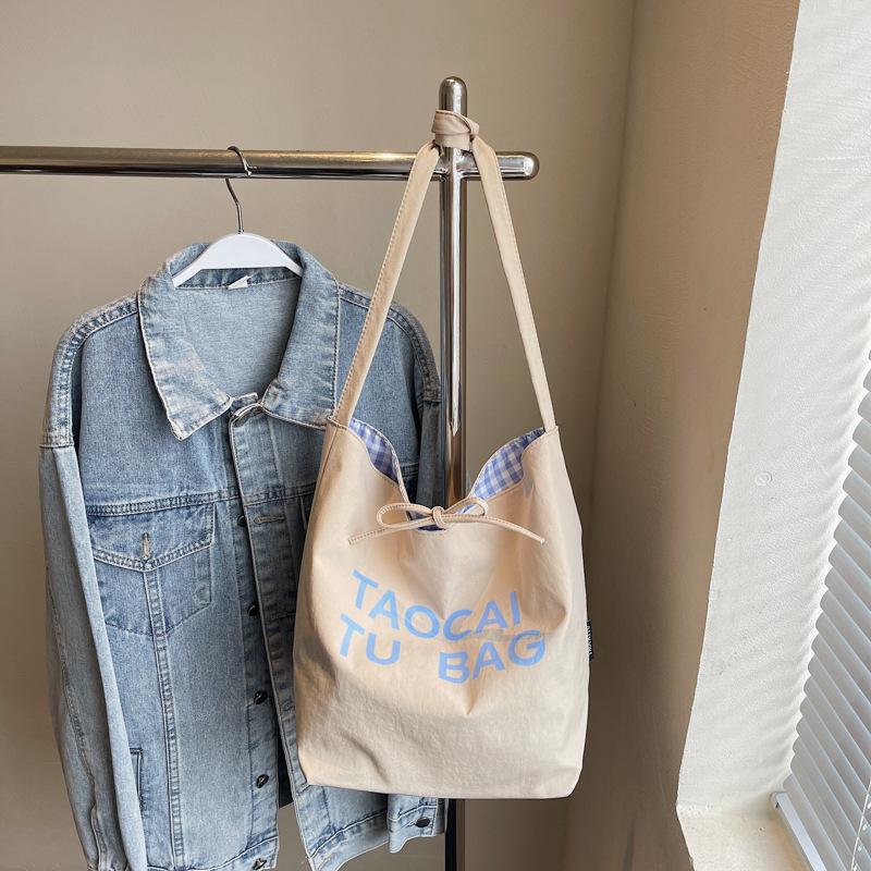 

Casual lightweight messenger bag women s fashion niche shoulder bag going out commuter women s bag simple casual shoulder bag хаки