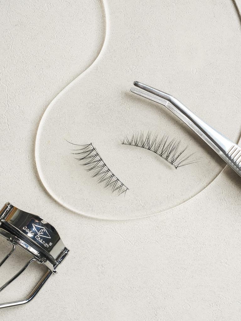 Natural Volume False Eyelashes - Meeting Style