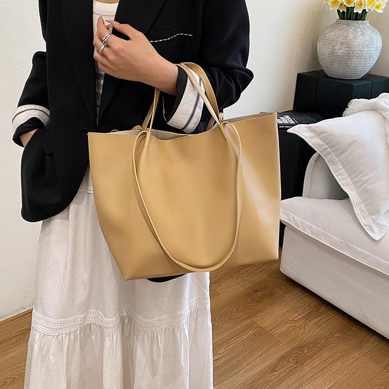 New Tote Bag Popular Shoulder Armpit Bag High Sense Large Capacity Commuting Simple Portable Women's Bag