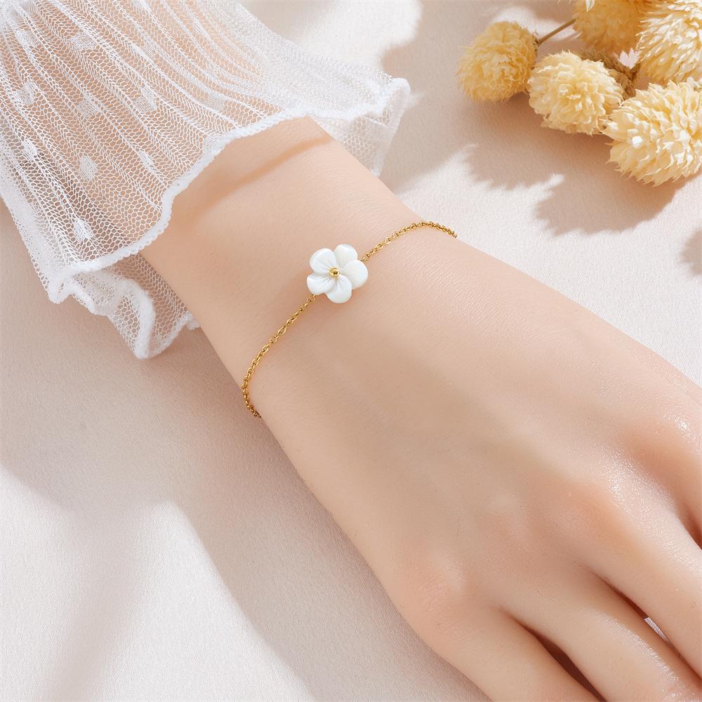 Meichen 18k Gold Non-Fading Titanium Steel Women's Fashion Bracelets - Simple, Versatile, Trendy European and American Style.