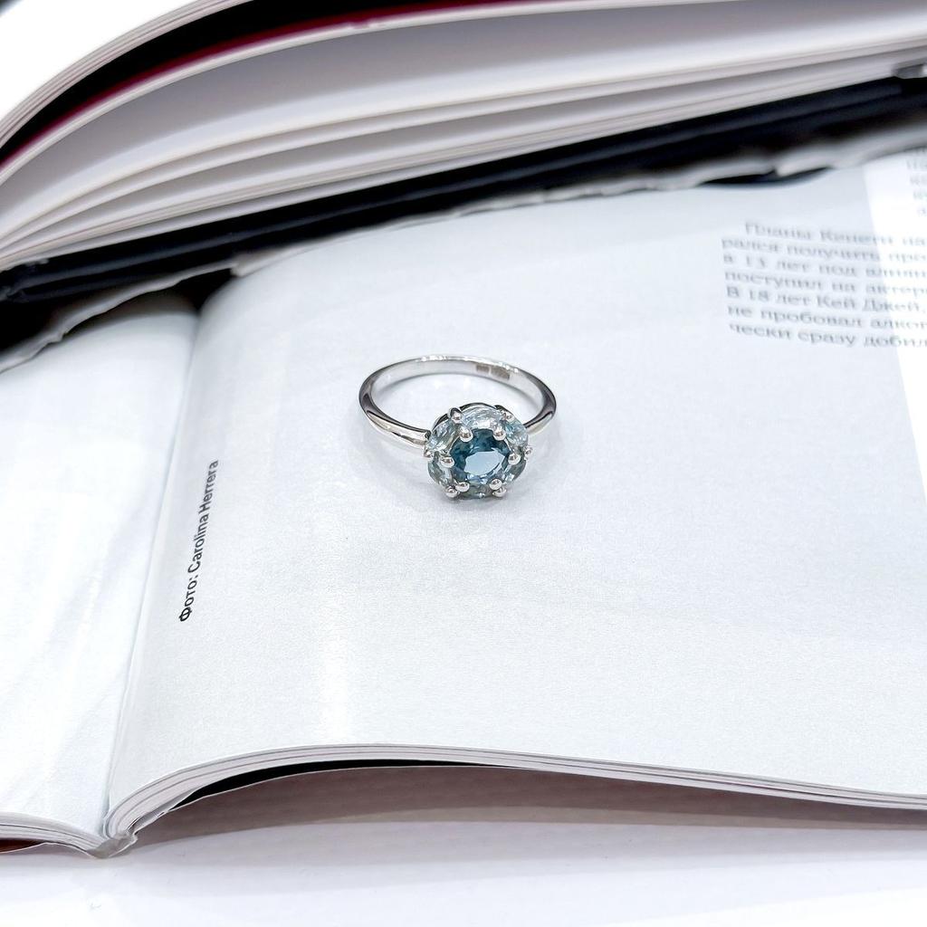 Srebrny pierścionek z topazem London Blue o masie 0,908 ct, masie produktu 2,81 g (2166931)