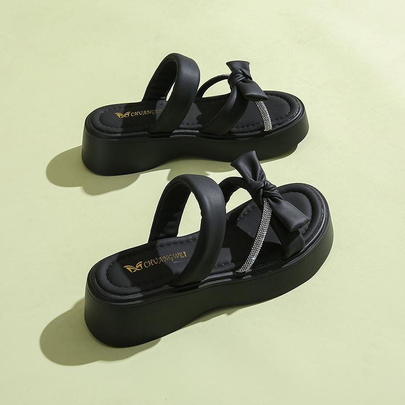 

0519 slippers women s outer wear 2025 spring new super fire retro fashion with skirt thick-bottomed beach cool slippers 35