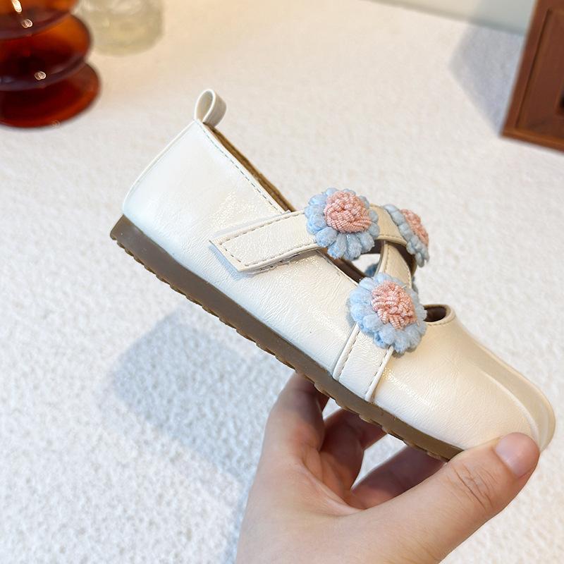 Korean version of girls 2025 retro princess shoes flower shallow mouth children's single shoes soft sole small leather shoes Mary Jane classmate