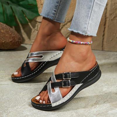Sexy Metall Schnalle Dekoration Kreuzriemen Pantoletten Damen 2025 Sommer Mix Farbe Keilabsatz Hausschuhe Silber Weiche Sohle Strandsandalen