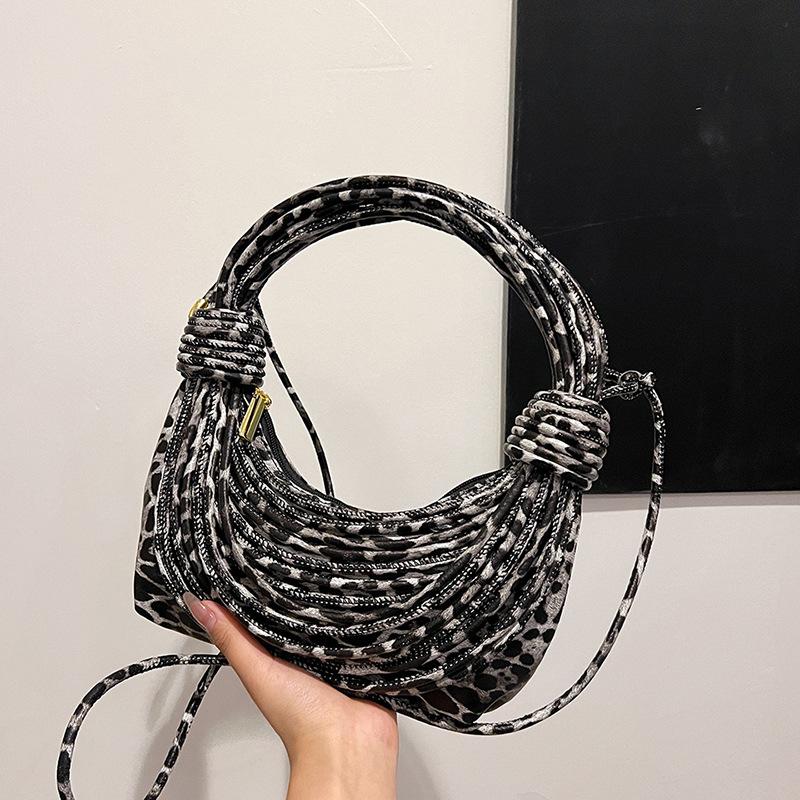 Personalized leopard print bag women's 2025 new European and American fashion niche versatile women's one-shoulder hand-carried noodle woven bag