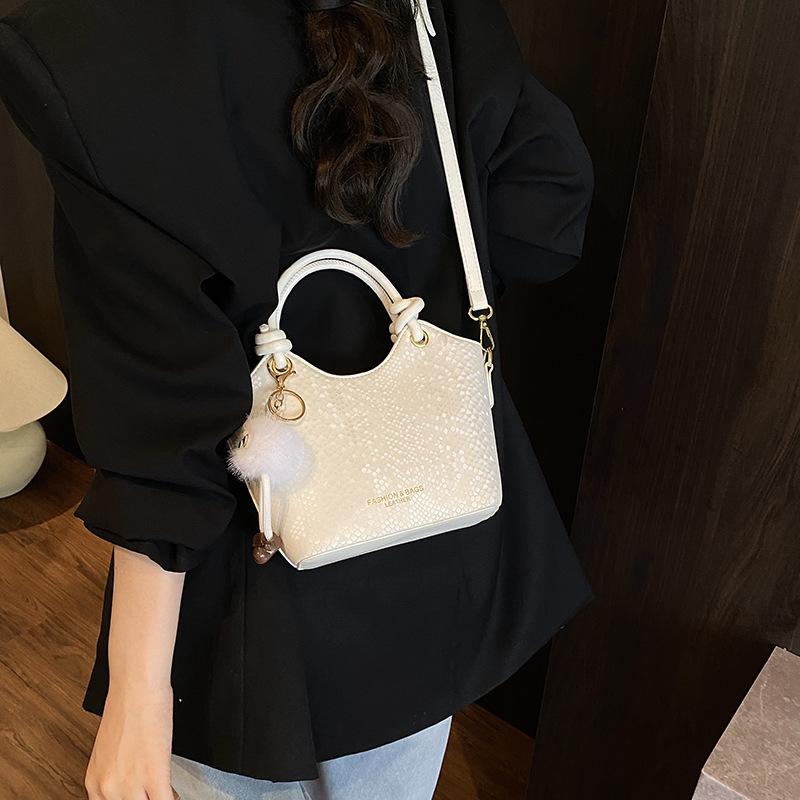 Portable bucket bag women's 2025 new summer fashion handbag versatile commuter casual shoulder messenger bag