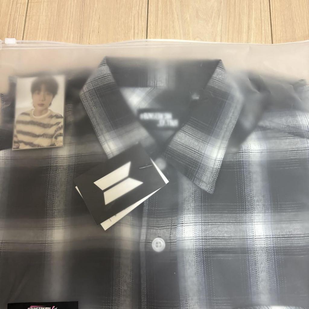 [USED] [RUNSEOKJIN] BTS Jin Check Shirt with Trading Card, Size M