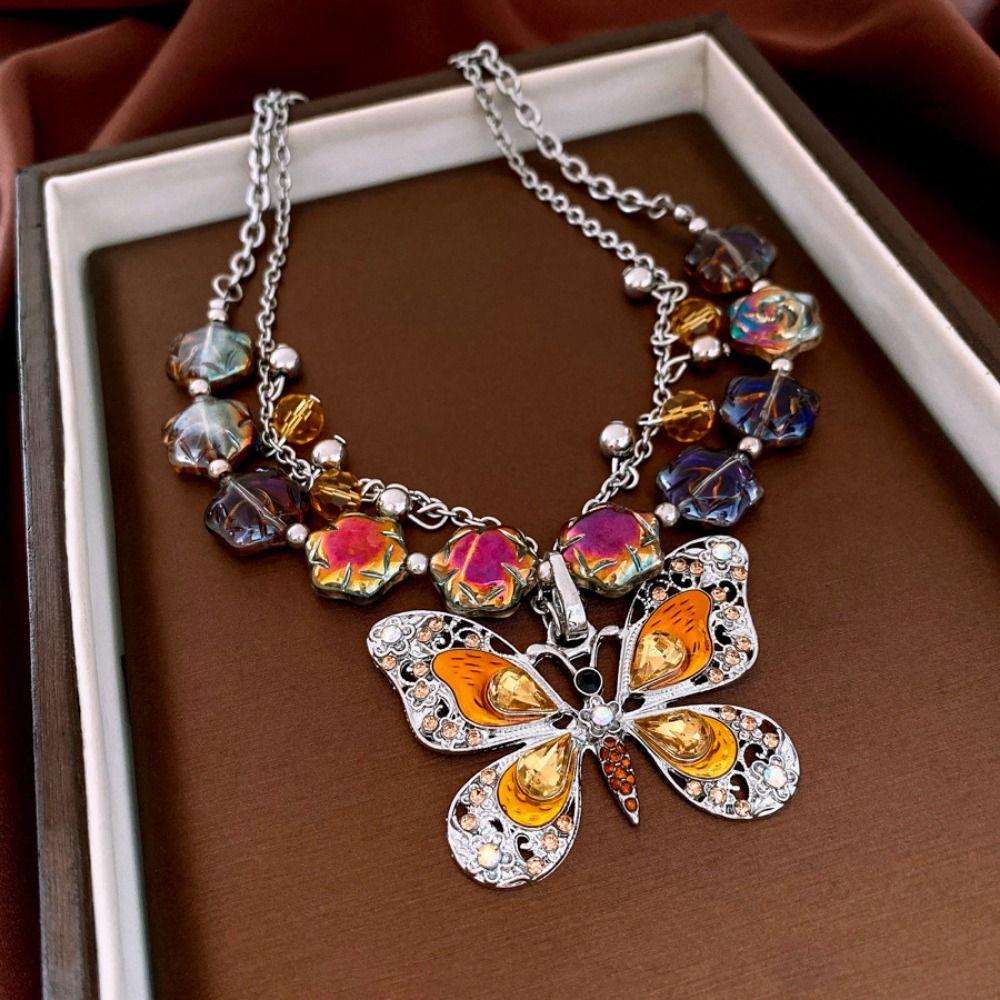 Vintage Butterfly Flower Pendant Necklaces Light Luxury Clavicle Chain Jewelry Accessories