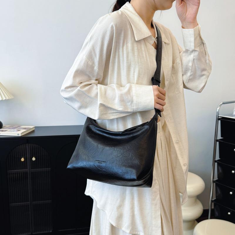 

Большая вместительная сумка женская осень-зима 2024 года в стиле ретро, новый нишевый дизайн, сумка-мессенджер на одно плечо, сумка-мессенджер для поездок на работу чёрный