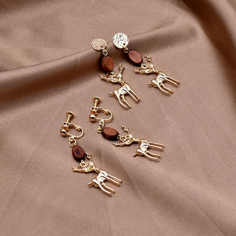 Retro Japanese Reindeer Wooden Earrings – Christmas Studs & Dangles, No-Piercing Clips