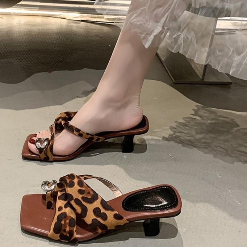 Fashion Gold Silver Thick Heels Sandals for Women Fashion Cross Band Square Toe Slippers 2025 Summer Plus Size Light Square Heeled Shoes