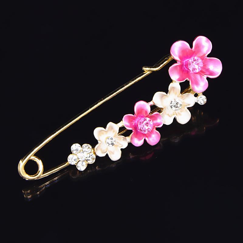 Elegant Tulip Flower Oil Painting Brooch: Versatile Pin for Dress, Scarf, or Sweater