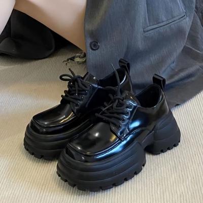 Sapatos de Couro de Plataforma Sapatos Femininos Início da Primavera Novos Sapatos Britânicos Muffin Mocassins Pequenos que Aumentam a Altura