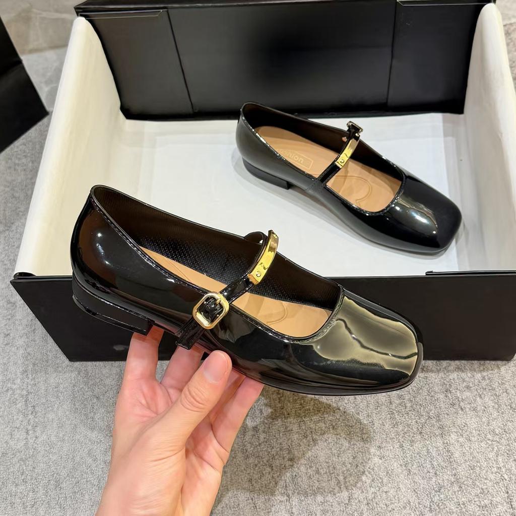 Neue einzelne Schuhe quadratische Spitze Französische flache Schuhe Außenbekleidung Schnallenriemen Mary Jane Schuhe